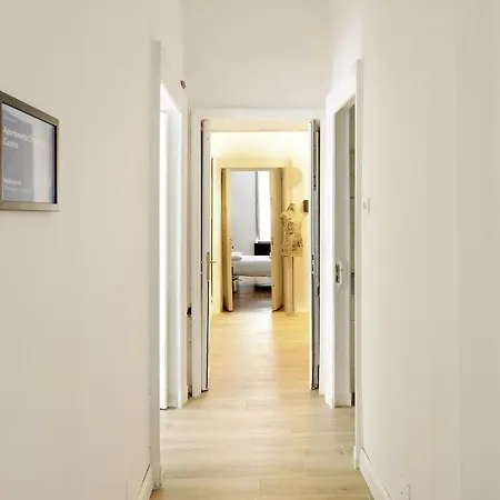 Guest house Apartments Chic Torino Centro Porta Nuova 3*