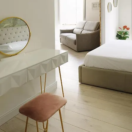 Apartments Chic Torino Centro Porta Nuova Guest house 3*