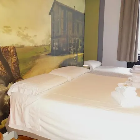 Apartments Chic Torino Centro Porta Nuova Guest house 3*