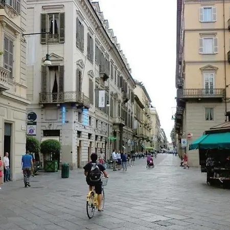 Guest house Apartments Chic Torino Centro Porta Nuova 3*