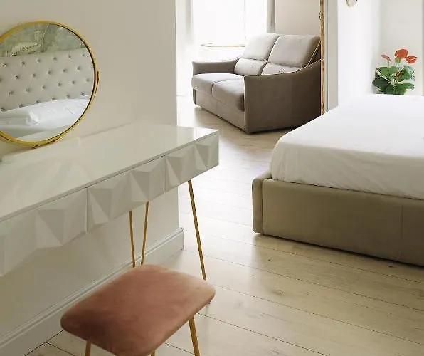 Chic Centro Porta Nuova 招待所 4*