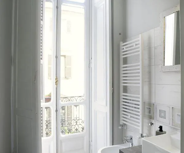 Chic Centro Porta Nuova 4*